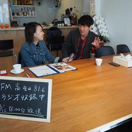Tomarigi Hostel Cafe Bar Kōchi Exterior foto